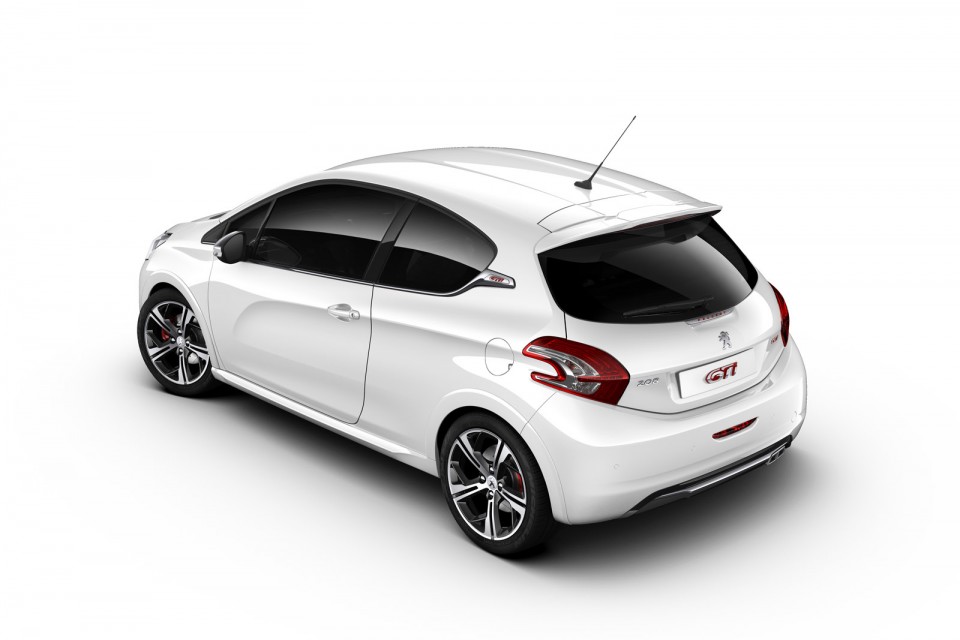 Peugeot 208 GTi blanche - Photo officielle - 1-022