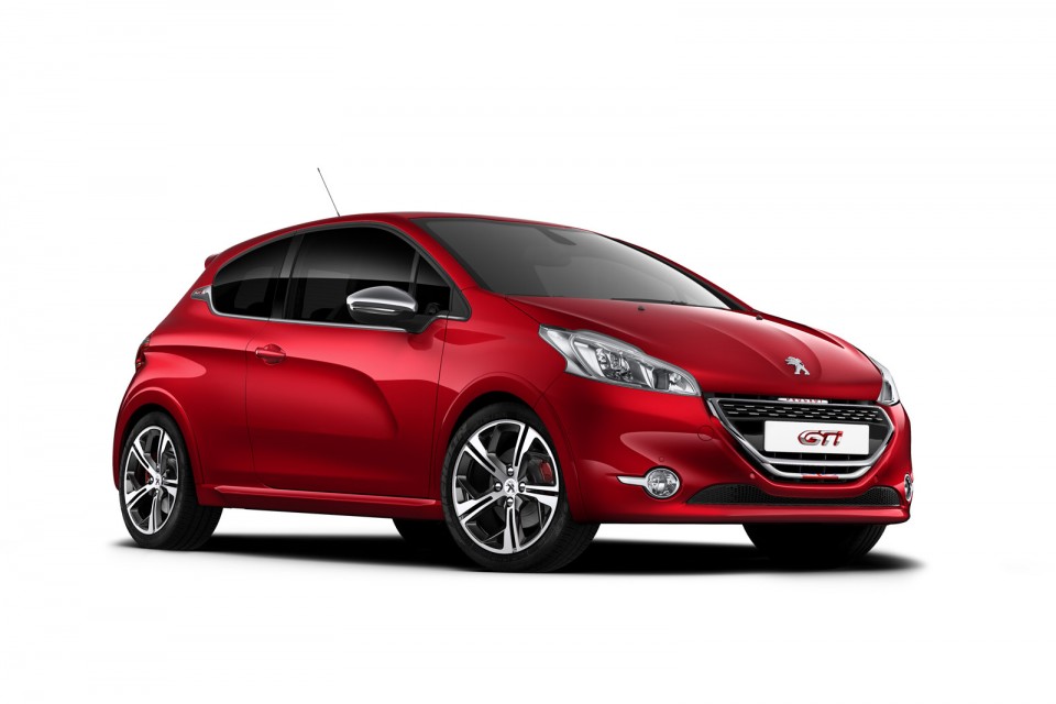 Peugeot 208 GTi Rouge Rubi Vue Avant - Photo officielle - 1-030