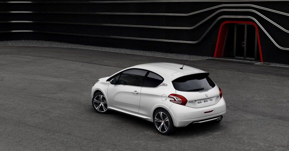 Peugeot 208 GTi Blanc Nacré Satin - Photo officielle - 1-031