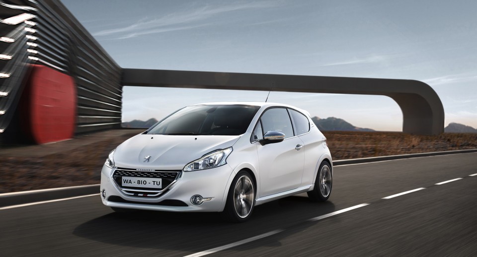 Peugeot 208 GTi Blanc Nacré Satin Route - Photo officielle - 1-032