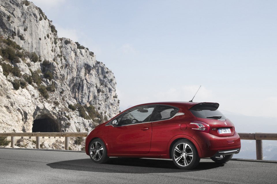 Peugeot 208 GTi - Rouge Rubi - 1.6 THP 200 - Côte d'Azur - 3-004