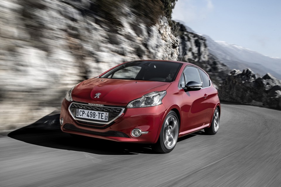 Peugeot 208 GTi - Rouge Rubi - 1.6 THP 200 - Côte d'Azur - 3-011