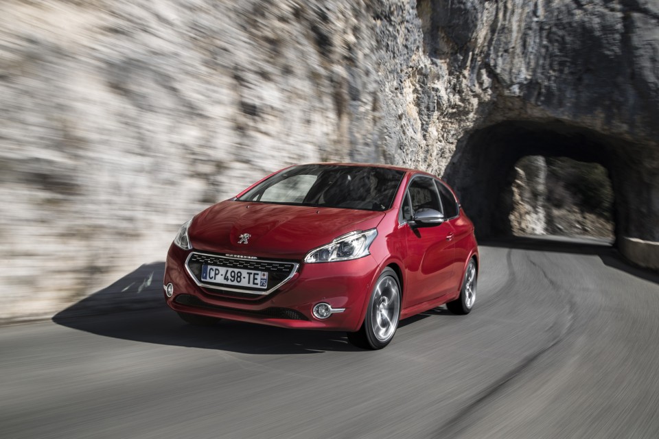 Peugeot 208 GTi - Rouge Rubi - 1.6 THP 200 - Côte d'Azur - 3-013