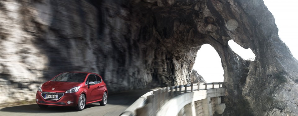 Peugeot 208 GTi - Rouge Rubi - 1.6 THP 200 - Côte d'Azur - 3-017