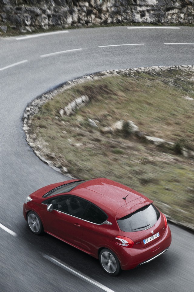 Peugeot 208 GTi - Rouge Rubi - 1.6 THP 200 - Côte d'Azur - 3-021