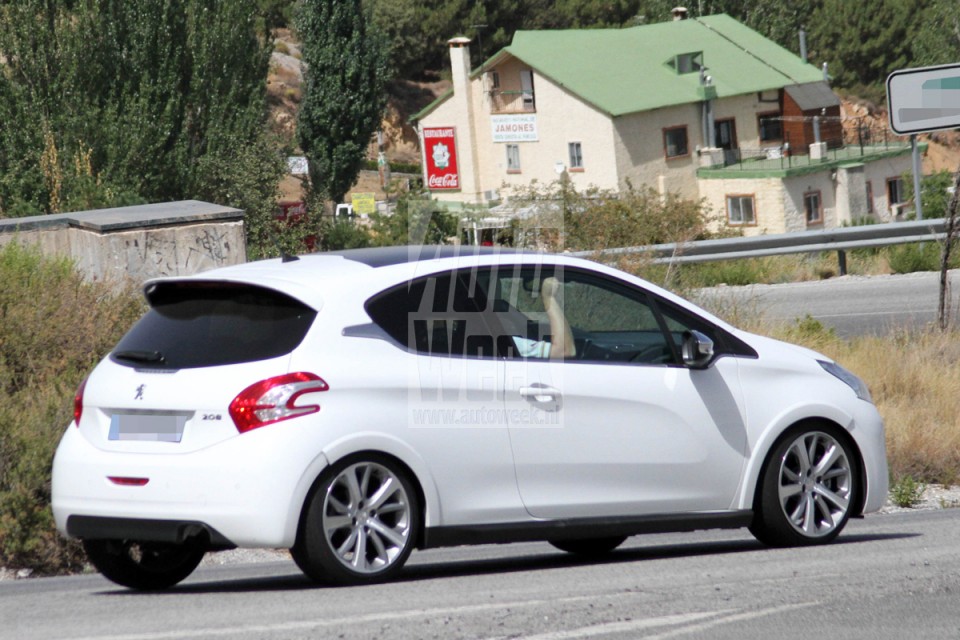 Photo Peugeot 208 GTi Mulet Blanc Banquise - 006