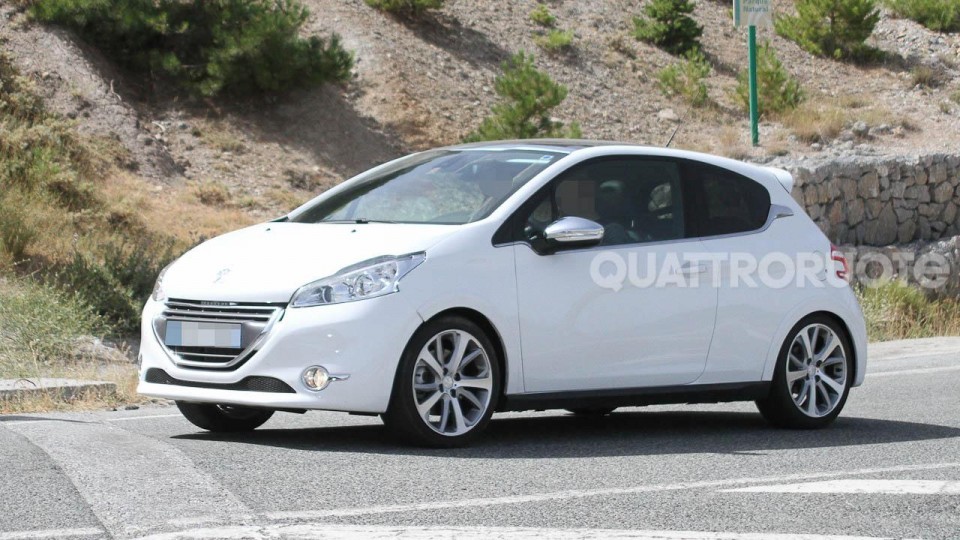 Spyshot Peugeot 208 GTi Mulet Blanc Banquise - 011