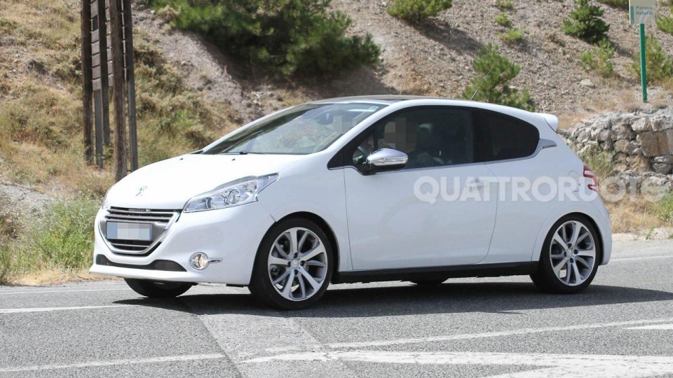 Spyshot Peugeot 208 GTi Mulet Blanc Banquise - 012