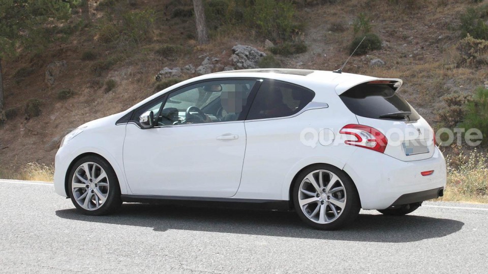 Spyshot Peugeot 208 GTi Mulet Blanc Banquise - 014
