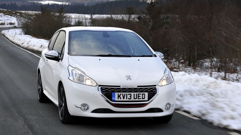Peugeot 208 GTi Blanc Banquise, version UK (RHD) - 1-001