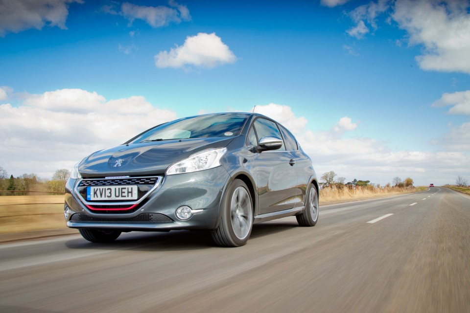 Peugeot 208 GTi Gris Shark, version UK (RHD) - 2-008
