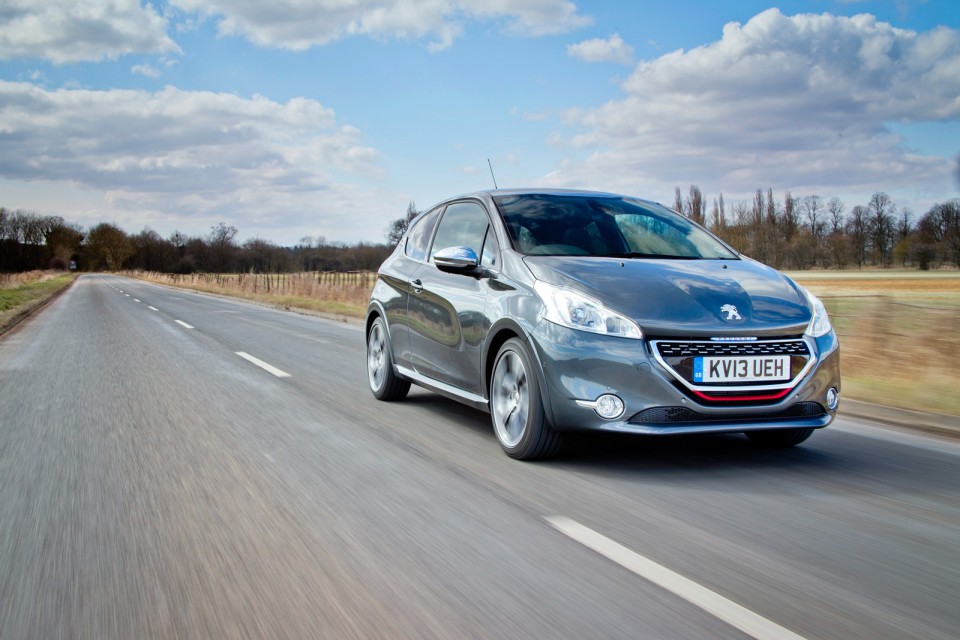 Peugeot 208 GTi Gris Shark, version UK (RHD) - 2-009