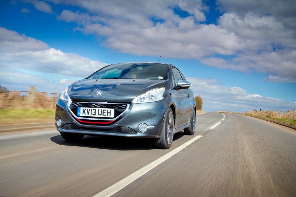 Peugeot 208 GTi Gris Shark, version UK (RHD) - 2-010