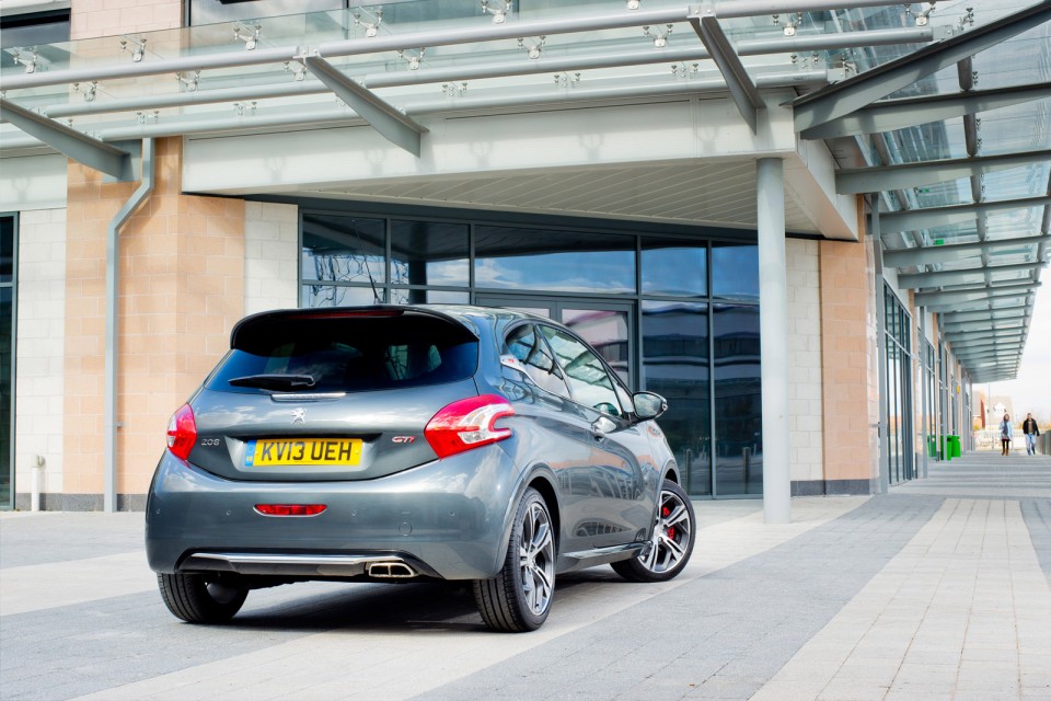 Peugeot 208 GTi Gris Shark, version UK (RHD) - 2-014