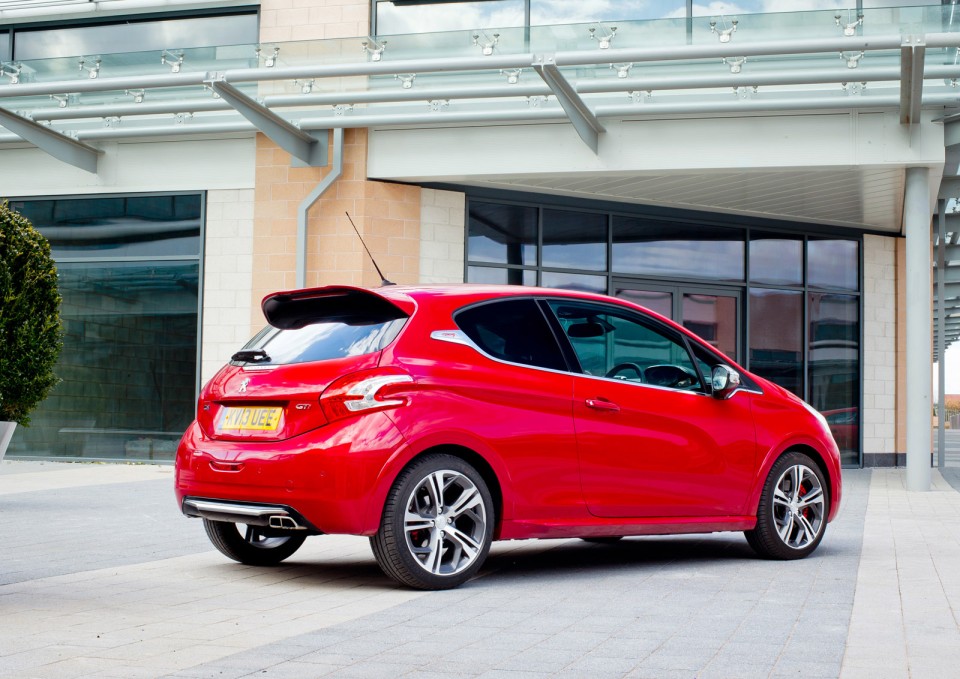 Peugeot 208 GTi Rouge Rubi, version UK (RHD) - 2-021