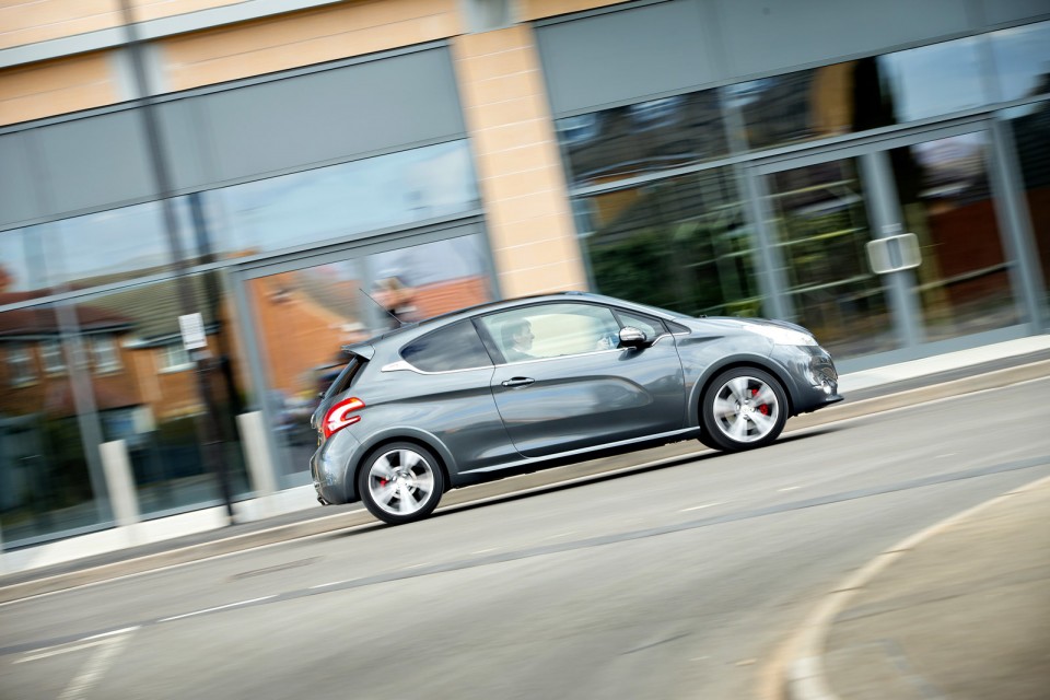 Peugeot 208 GTi Gris Shark, version UK (RHD) - 2-026