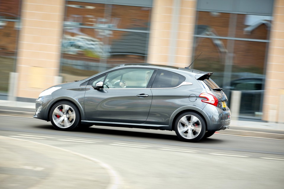 Peugeot 208 GTi Gris Shark, version UK (RHD) - 2-028