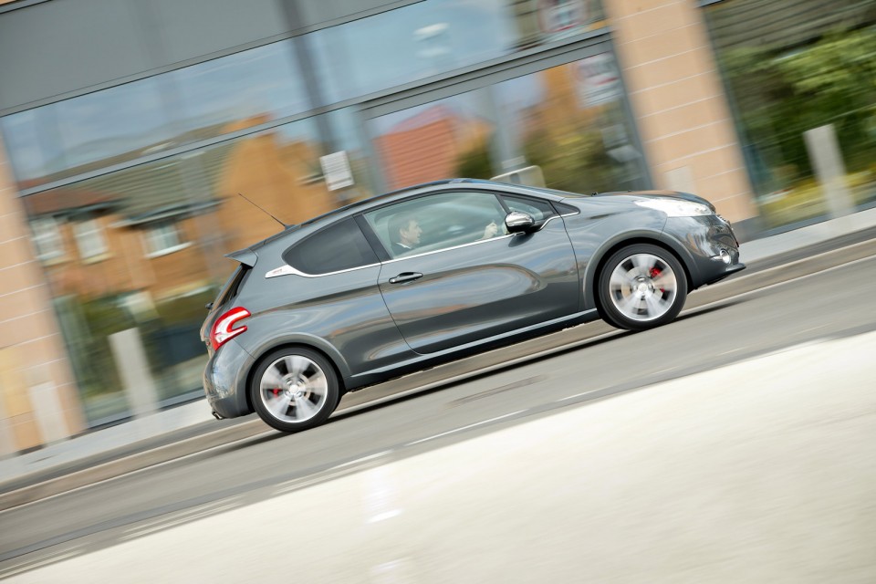 Peugeot 208 GTi Gris Shark, version UK (RHD) - 2-030