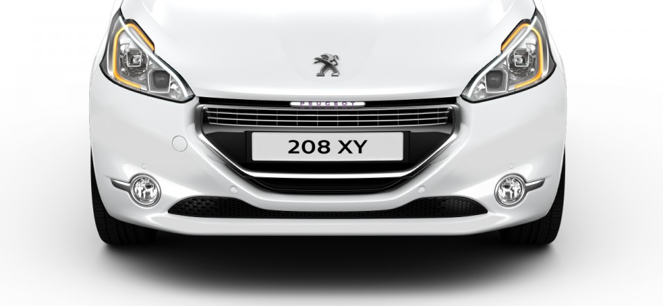 Face avant Peugeot 208 XY Blanc Banquise 05