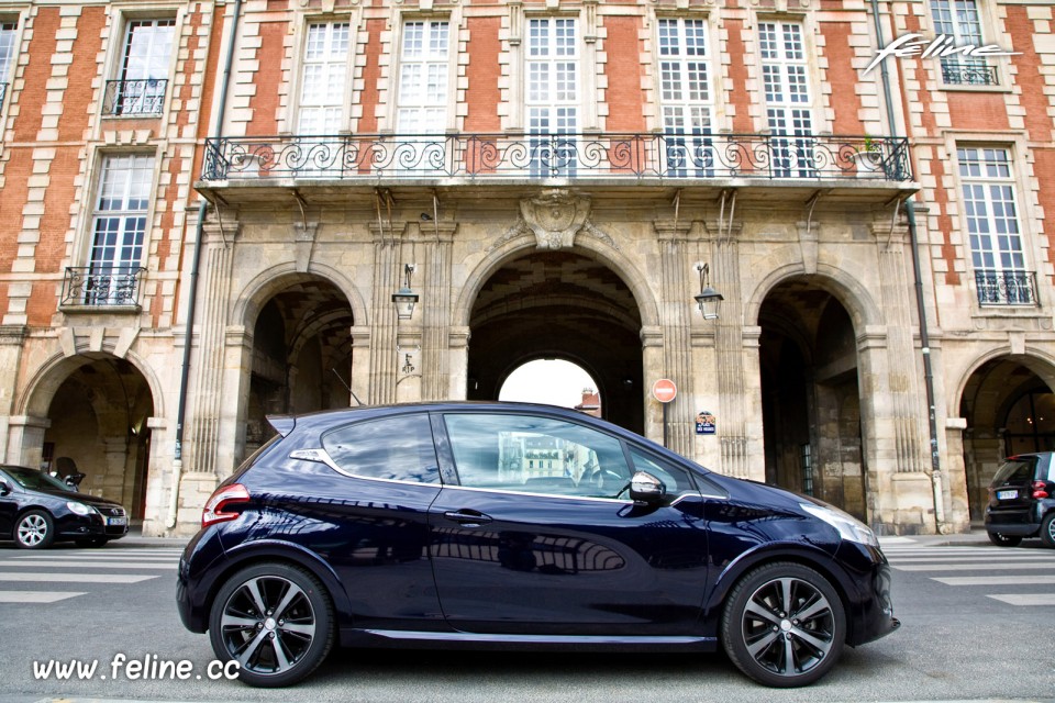 Photo essai Peugeot 208 XY Dark Blue 1.6 THP 155 ch