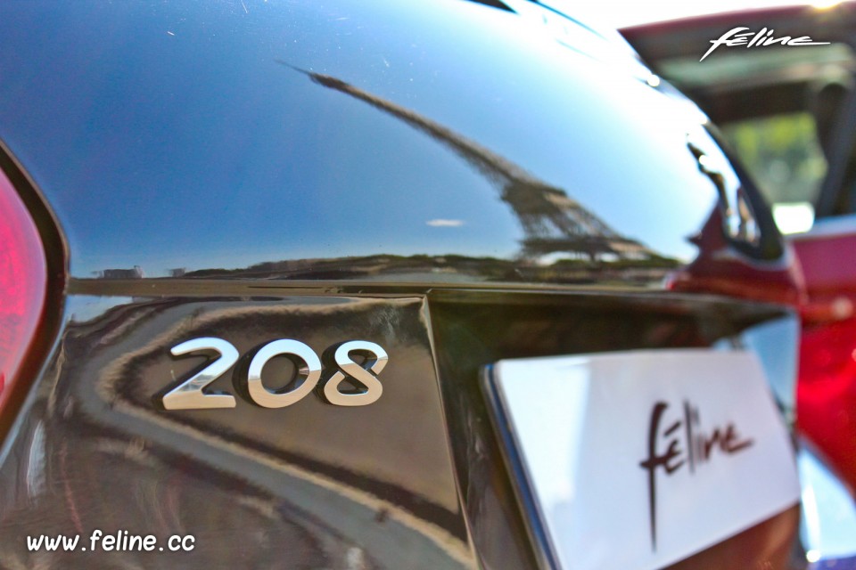 Photo sigle 208 Peugeot 208 XY Dark Blue 1.6 THP 155 ch