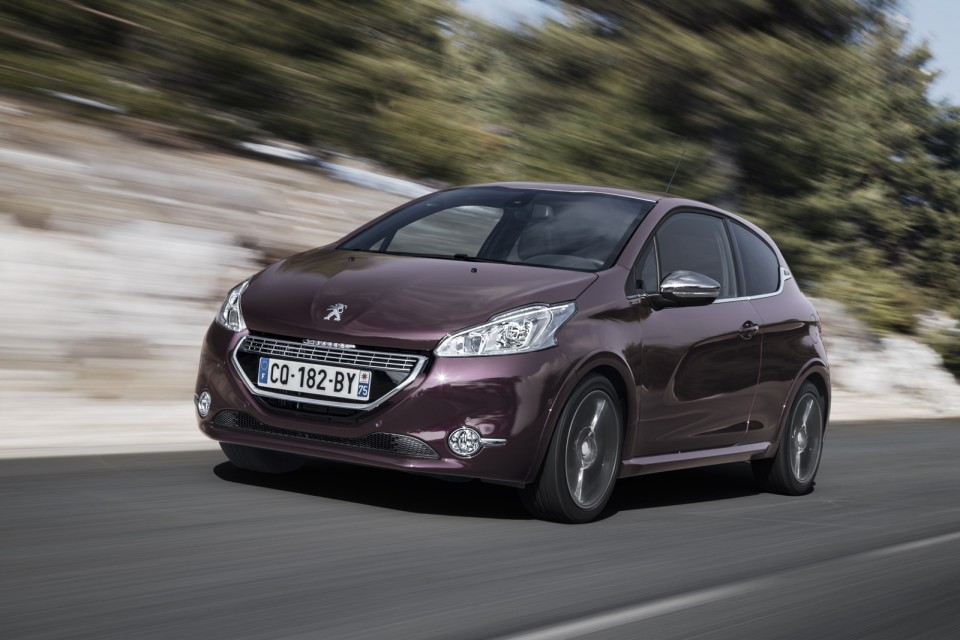 3/4 avant Peugeot 208 XY - Purple Night - 1.6 e-HDi 115 - Côte d'Azur - 2-007