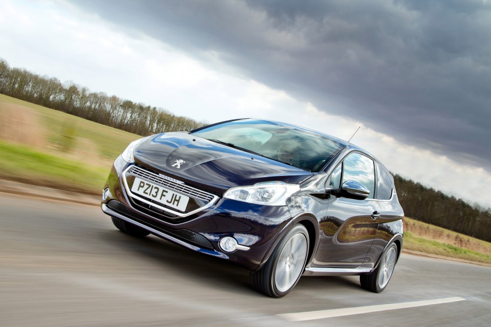 Photo Peugeot 208 XY Dark Blue - Photo officielle (UK) - 1-007