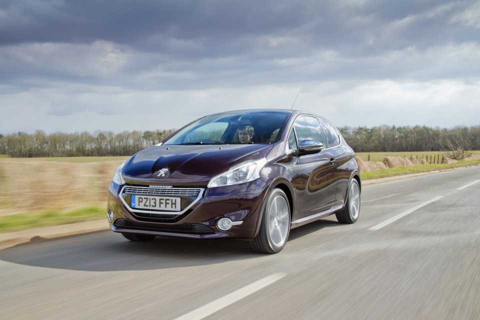 Peugeot 208 XY Purple Night - Photo officielle (UK) - 1-009