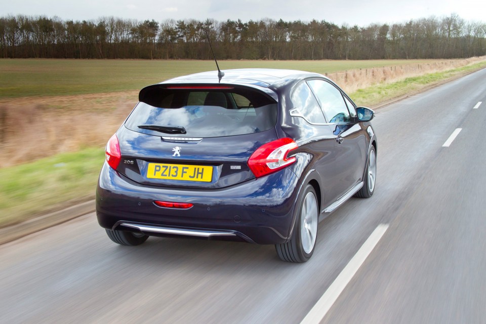Peugeot 208 XY Dark Blue - Photo officielle (UK) - 1-011