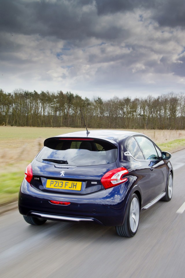 3/4 arrière Peugeot 208 XY Dark Blue - Photo officielle (UK) - 1-012