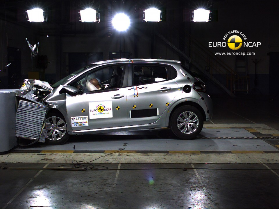 Crash Test Frontal Peugeot 208 - Euro NCAP