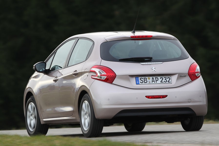 Comparatif Peugeot 208 Active 1.2l VTi 82 - Renault Clio IV 0.9l TCe 90 - 1-006