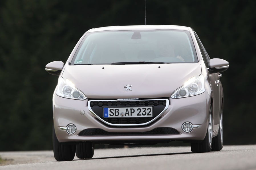 Comparatif Peugeot 208 Active 1.2l VTi 82 - Renault Clio IV 0.9l TCe 90 - 1-008
