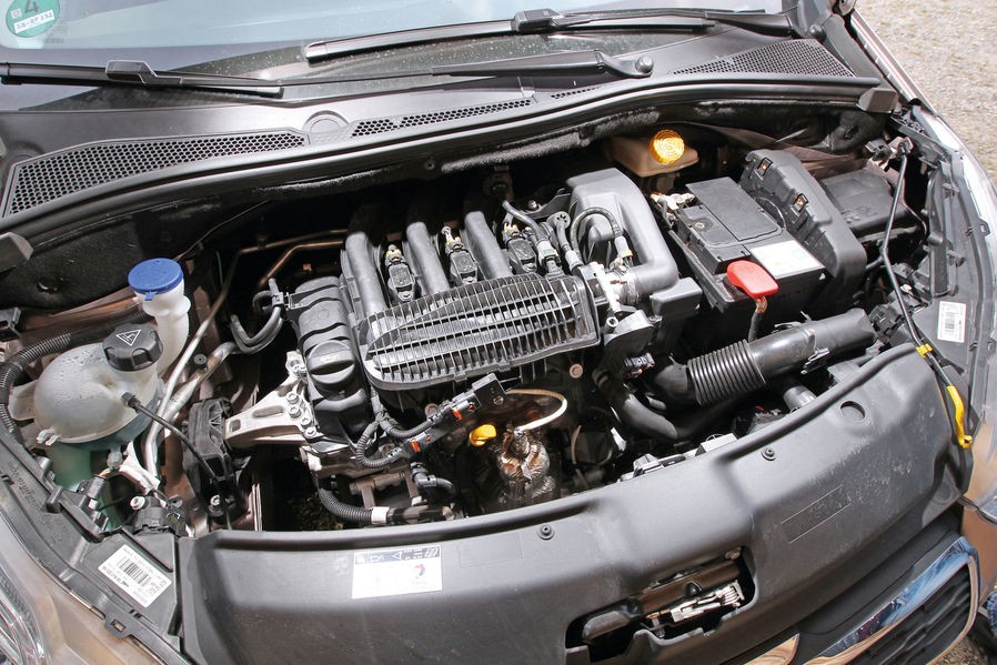 Comparatif Peugeot 208 Active 1.2l VTi 82 - Renault Clio IV 0.9l TCe 90 - 1-015
