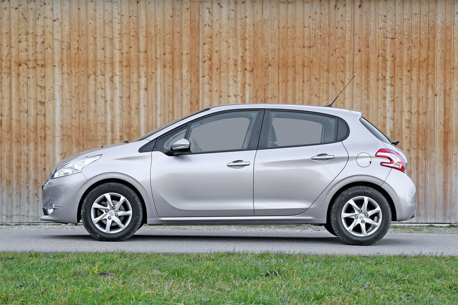 Comparatif Peugeot 208 Active 1.2l VTi 82 - Renault Clio IV 0.9l TCe 90 - 1-016