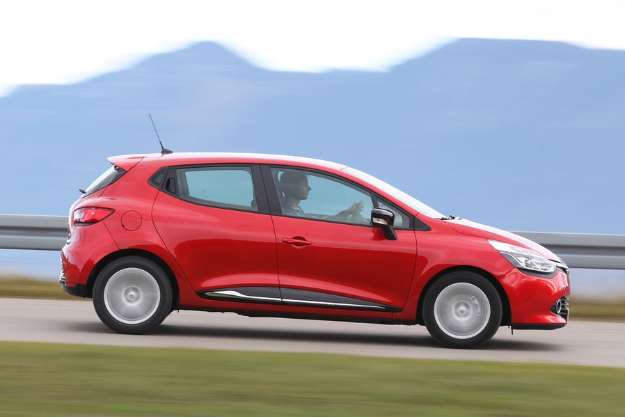 Comparatif Peugeot 208 Active 1.2l VTi 82 - Renault Clio IV 0.9l TCe 90 - 1-018