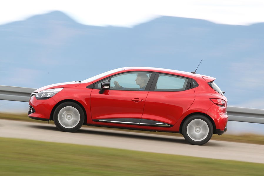 Comparatif Peugeot 208 Active 1.2l VTi 82 - Renault Clio IV 0.9l TCe 90 - 1-019
