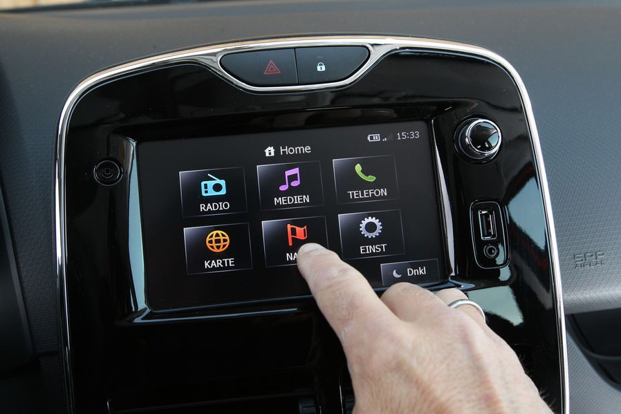 Comparatif Peugeot 208 Active 1.2l VTi 82 - Renault Clio IV 0.9l TCe 90 - 1-022