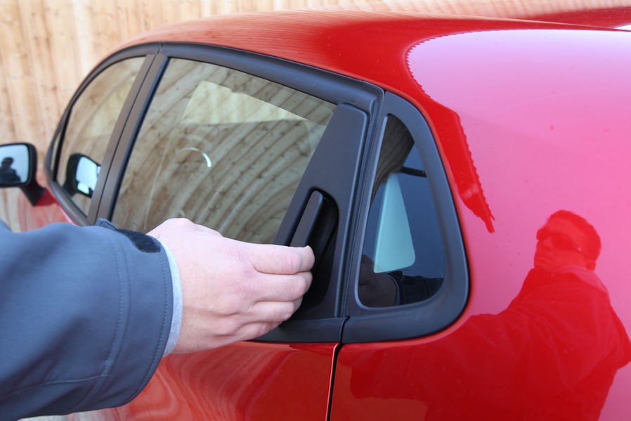 Comparatif Peugeot 208 Active 1.2l VTi 82 - Renault Clio IV 0.9l TCe 90 - 1-029