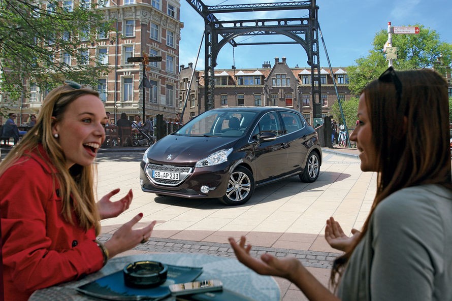 Essais Peugeot 208 Allure 1.6 e-HDi 115 Rouge Noir - 001
