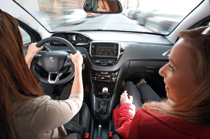 Essai dynamique Peugeot 208 Allure 1.6 e-HDi 115 Rouge Noir - 002