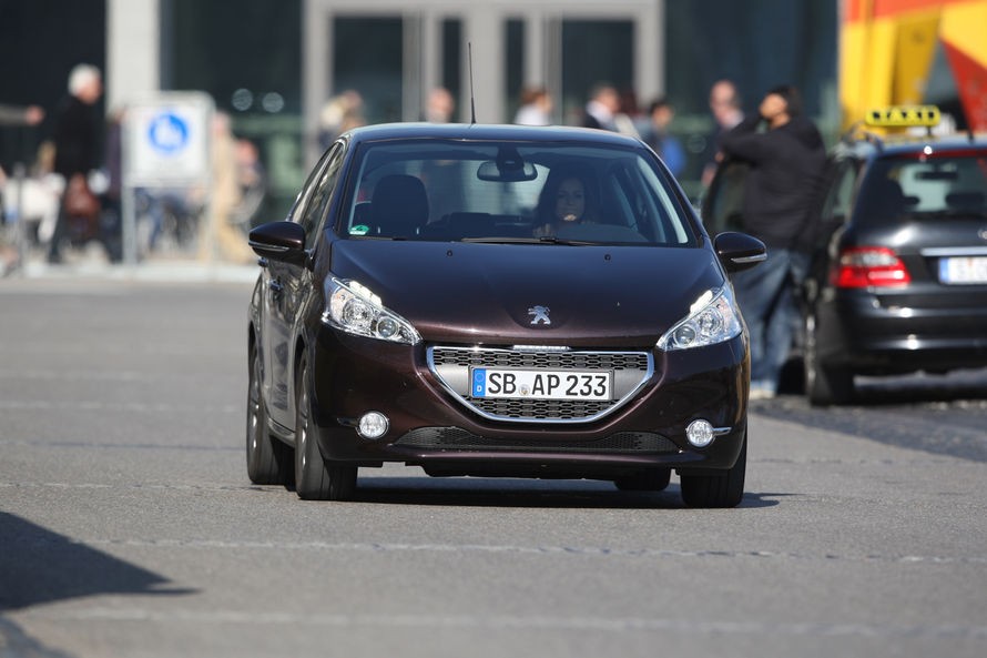 Essai Peugeot 208 Allure 1.6 e-HDi 115 Rouge Noir - 006