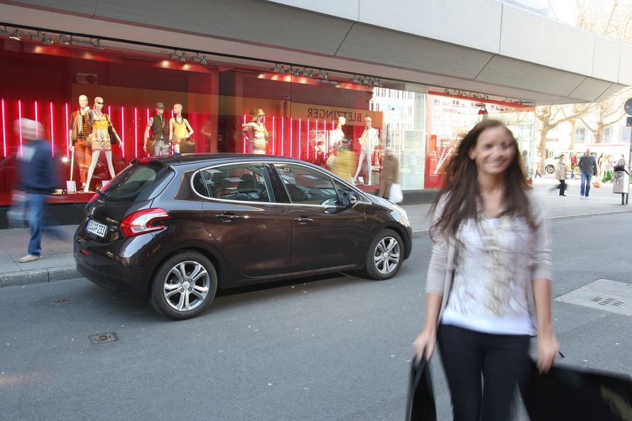 Essais Peugeot 208 Allure 1.6 e-HDi 115 Rouge Noir - 025