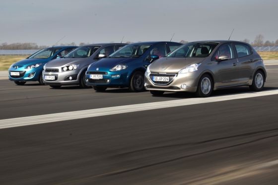 La Peugeot 208 face à ses concurrentes - 001