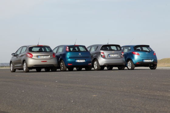La Peugeot 208 face à ses concurrentes - 002