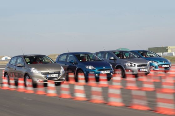 La Peugeot 208 face à ses concurrentes - 003