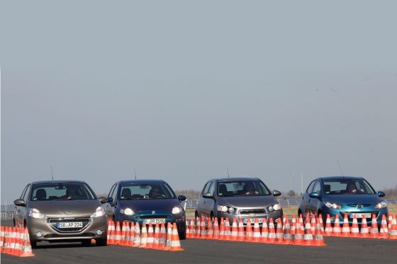 La Peugeot 208 face à ses concurrentes - 004