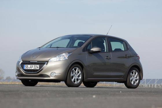 Vue avant Peugeot 208 Active Spirit Grey 1.6 e-HDi 92 - 005