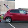 Profil et coffre ouvert Peugeot 208 - Rouge Erythrée