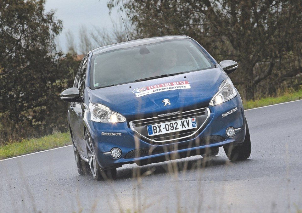 Essai Peugeot 208 Féline - Bleu Virtuel - 3 portes 01